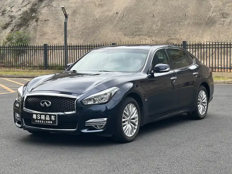 Infiniti Q70, 2016