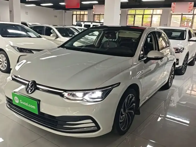 Volkswagen Golf, 2022