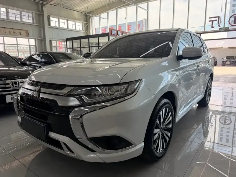 Mitsubishi Outlander, 2022