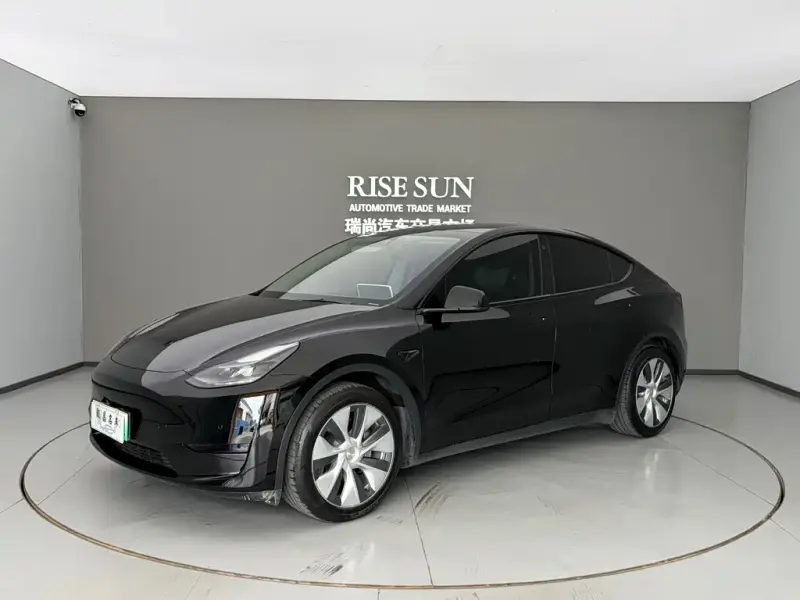 Tesla Model Y, 2022