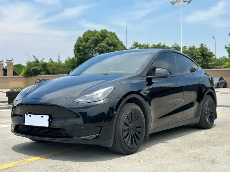 Tesla Model Y, 2024