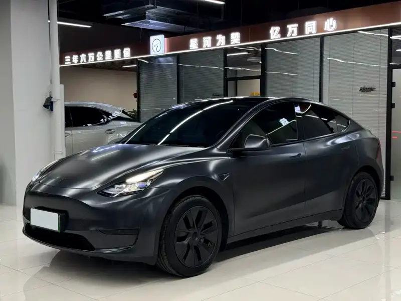 Tesla Model Y, 2024