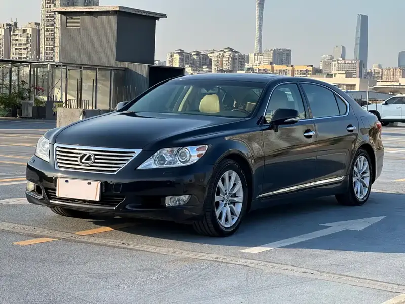 Lexus LS, 2010