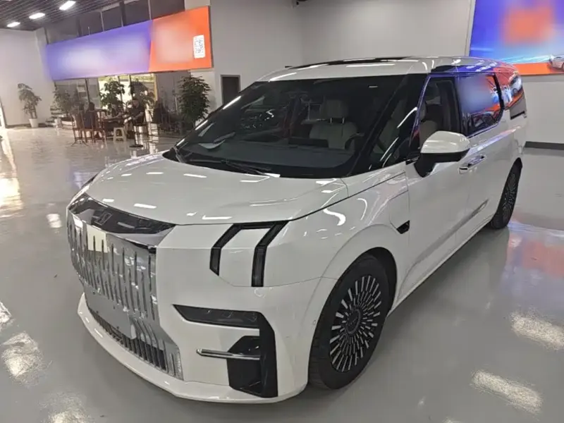 Zeekr 009, 2023