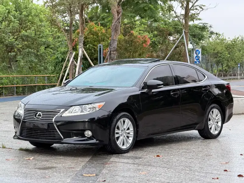 Lexus ES, 2012