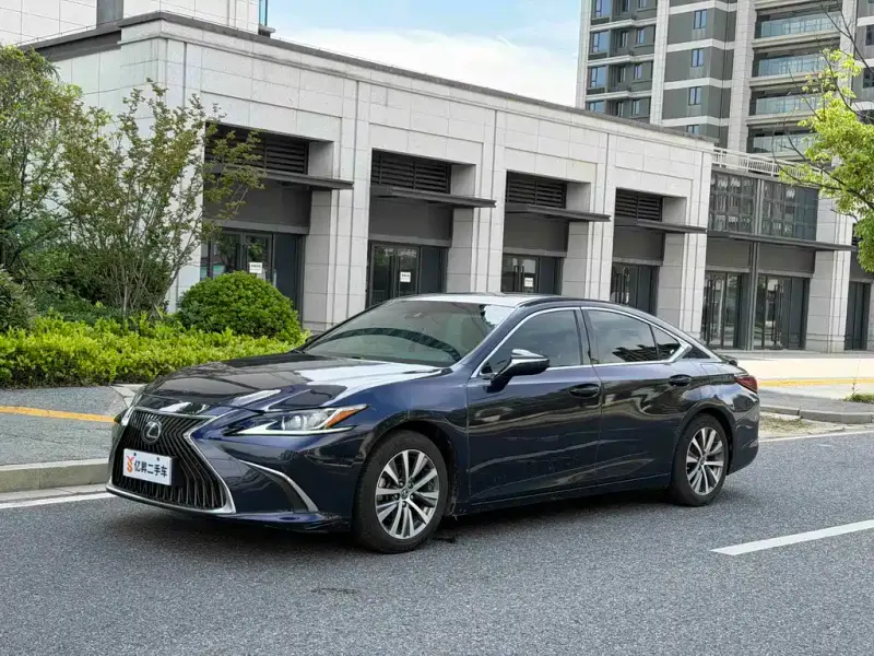 Lexus ES, 2020