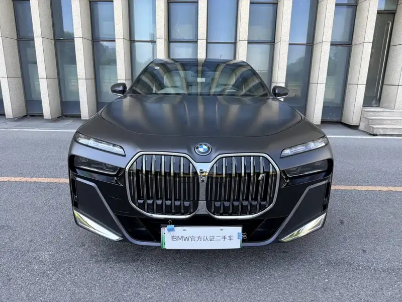 BMW i7, 2025