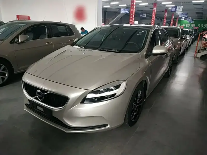 Volvo V40, 2018