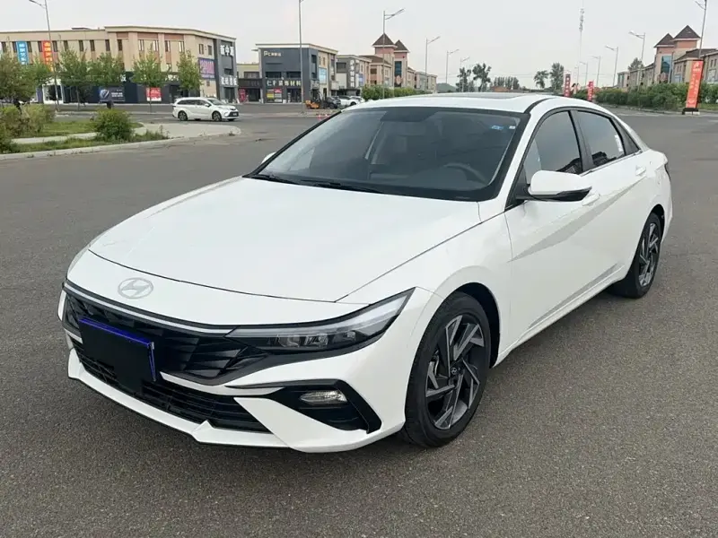 Hyundai Elantra, 2025