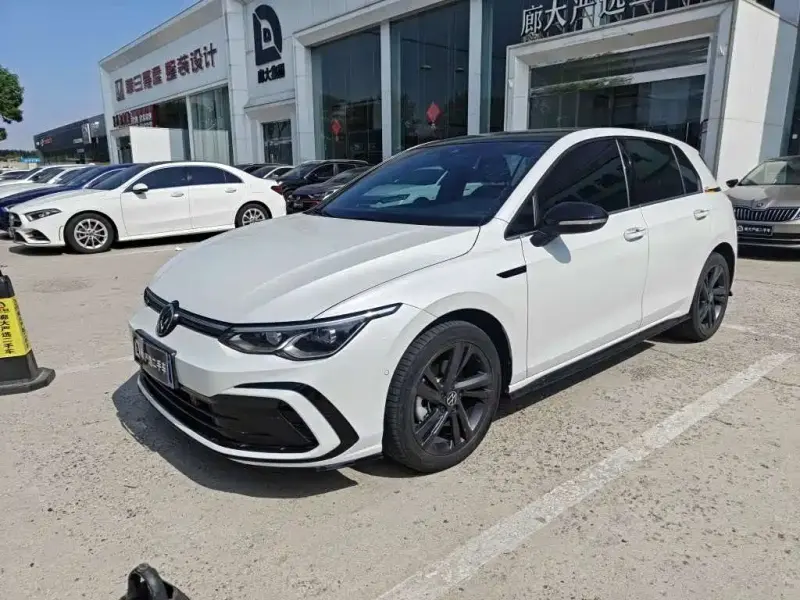 Volkswagen Golf, 2024