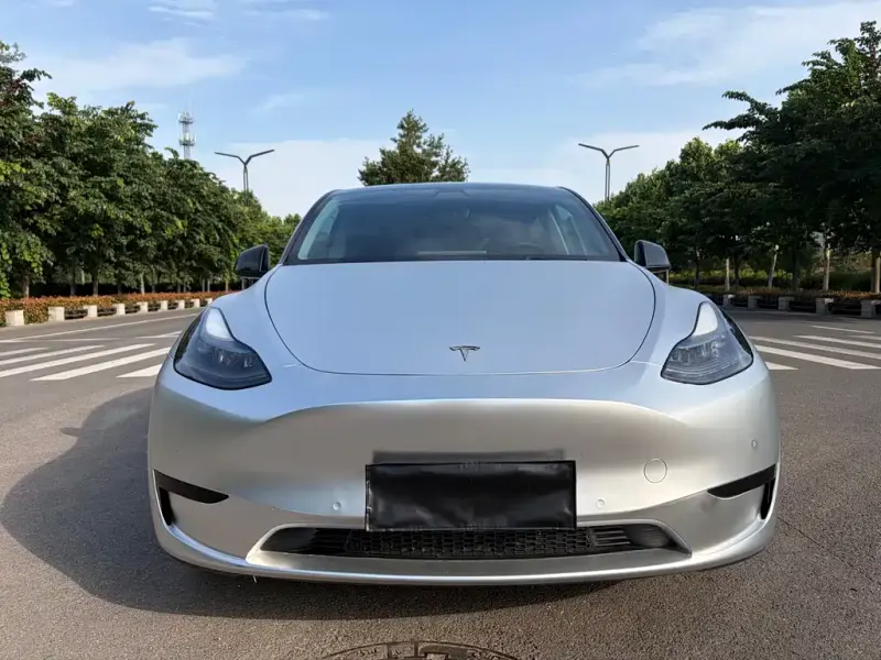Tesla Model Y, 2023