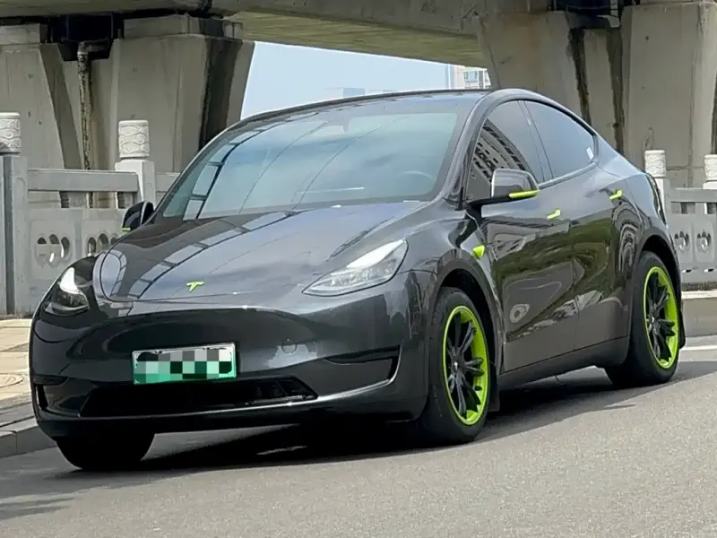 Tesla Model Y, 2024