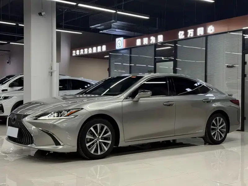 Lexus ES, 2020