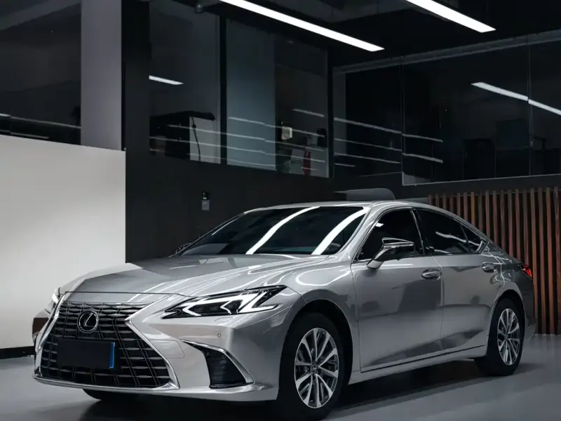 Lexus ES, 2025