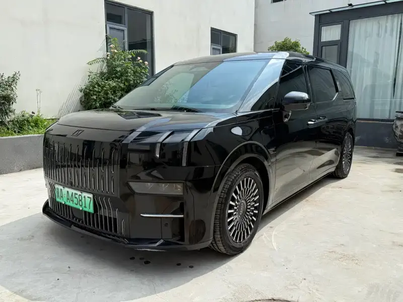 Zeekr 009, 2023