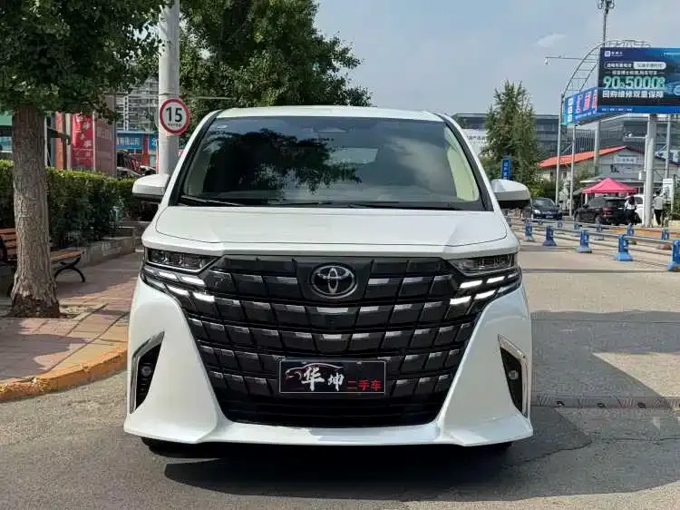 Toyota Alphard, 2024