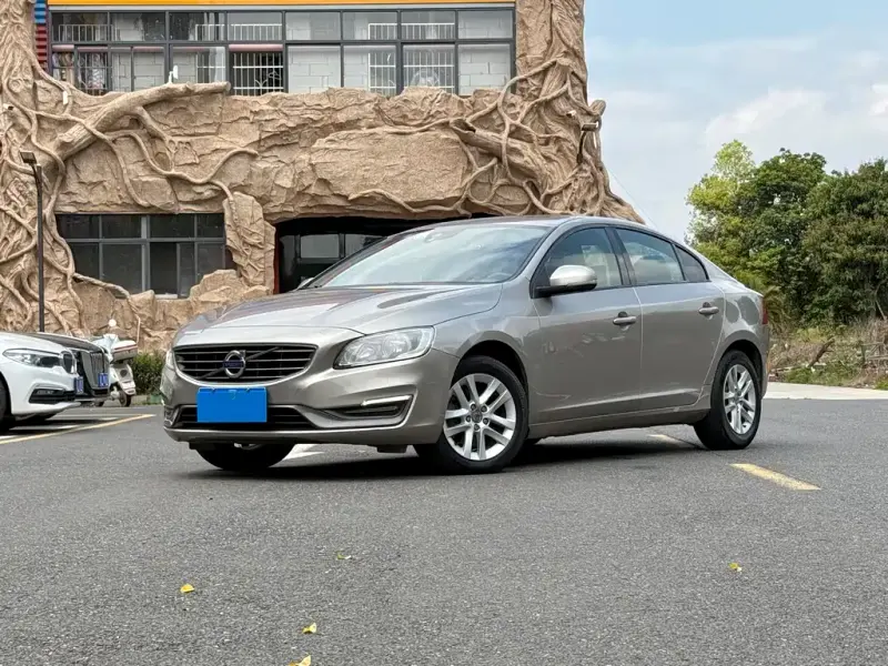Volvo S60, 2015