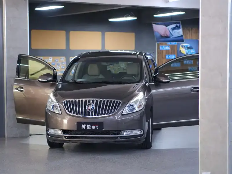 Buick GL8, 2011