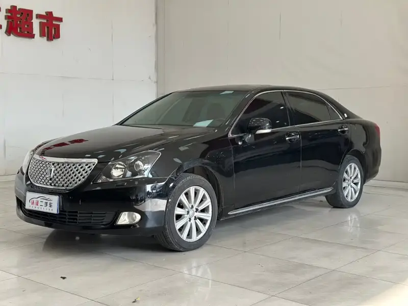 Toyota Crown, 2012