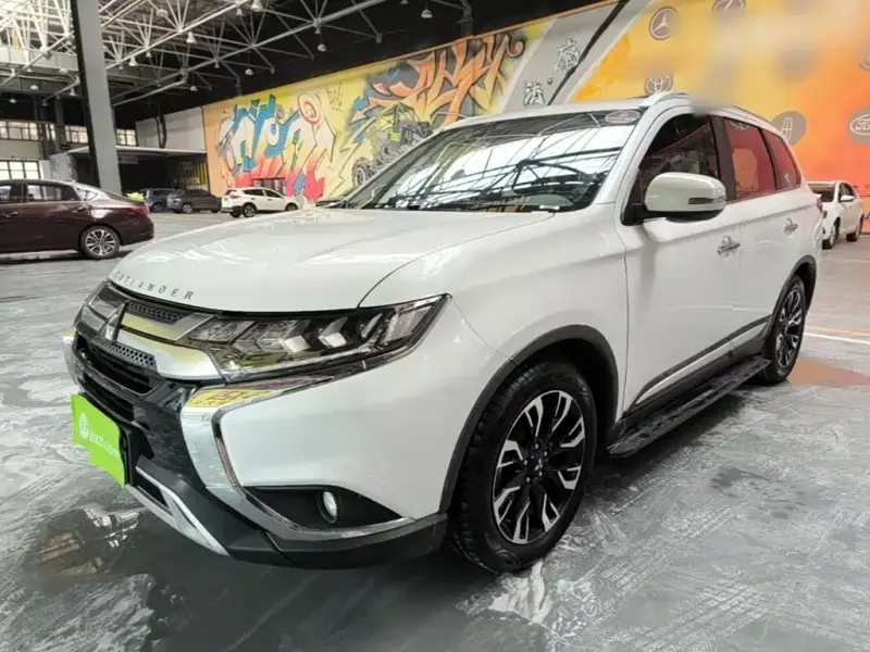 Mitsubishi Outlander, 2020