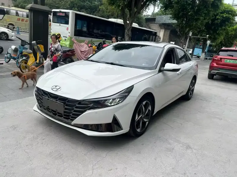 Hyundai Elantra, 2022