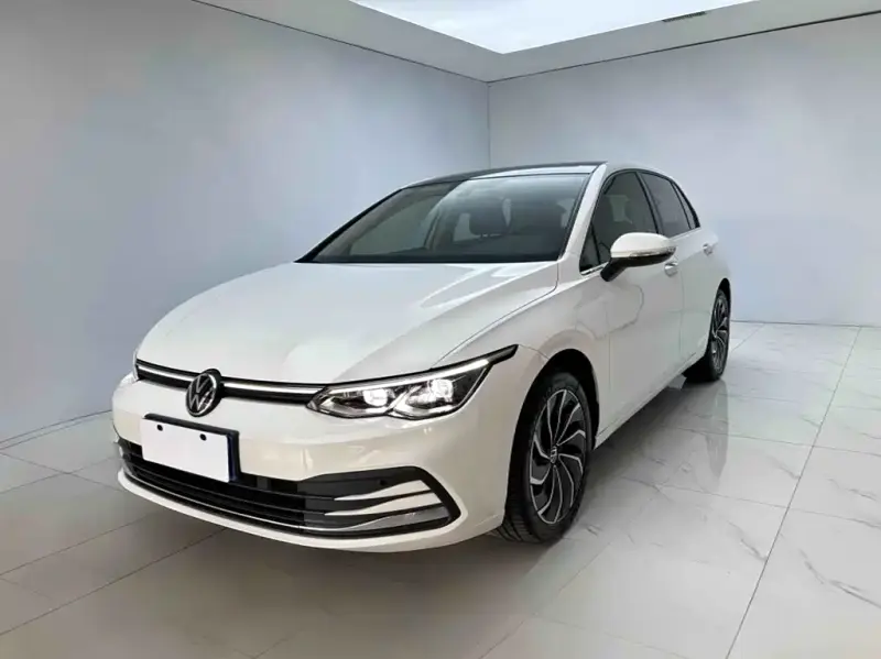 Volkswagen Golf, 2022