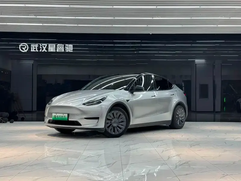 Tesla Model Y, 2022