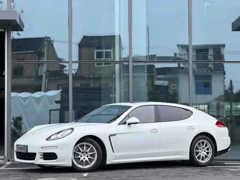 Porsche Panamera, 2015
