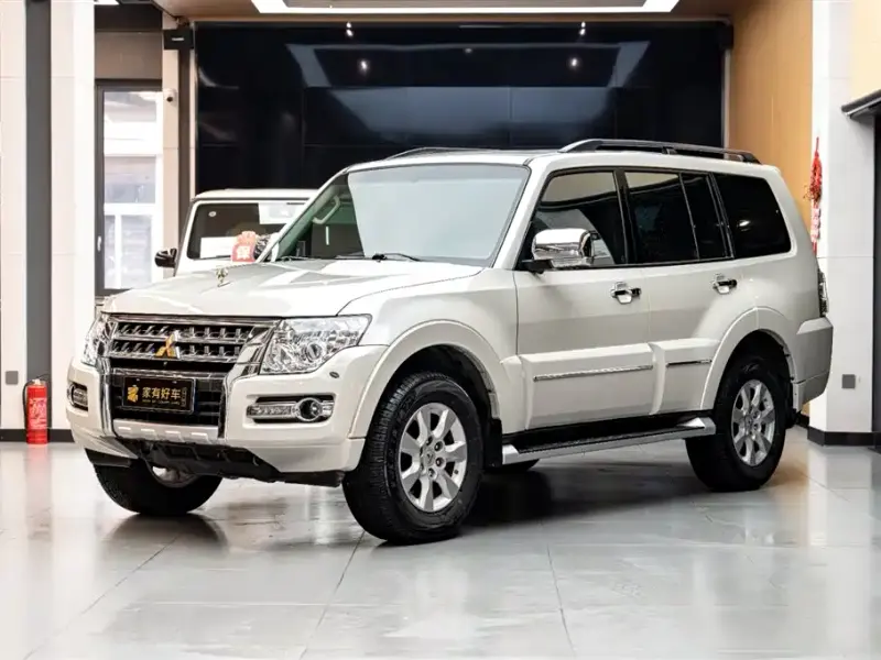 Mitsubishi Pajero (Import), 2026