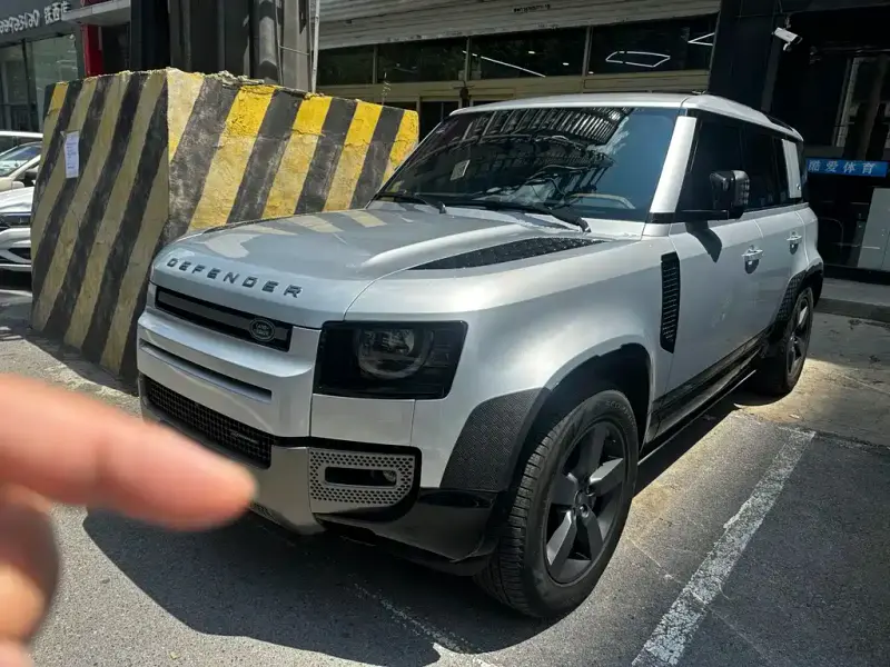 Land Rover Defender, 2022