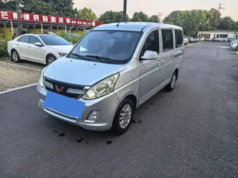 Wuling Rongguang V, 2017