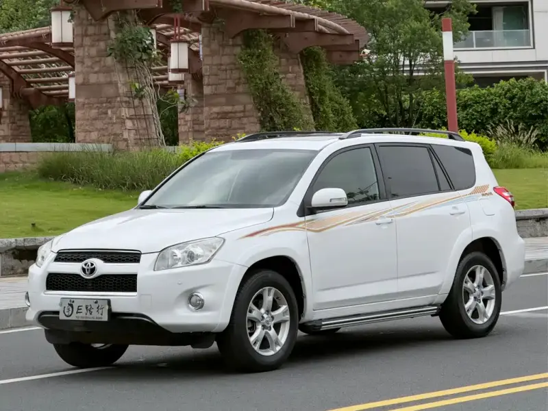 Toyota RAV4, 2011