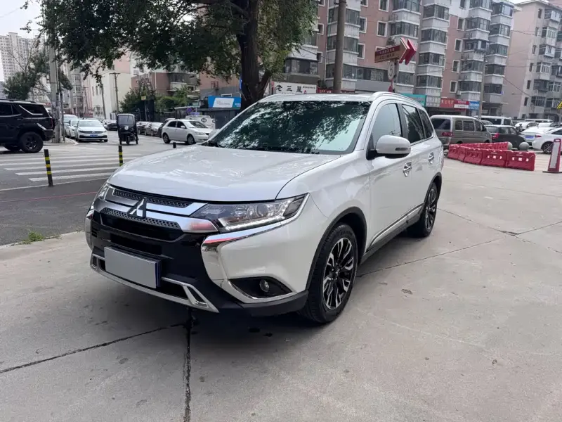 Mitsubishi Outlander, 2020