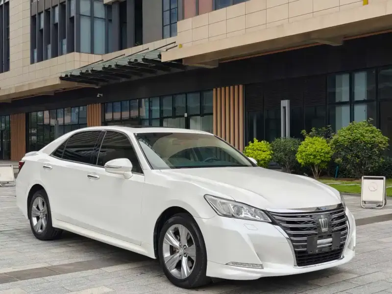 Toyota Crown, 2016