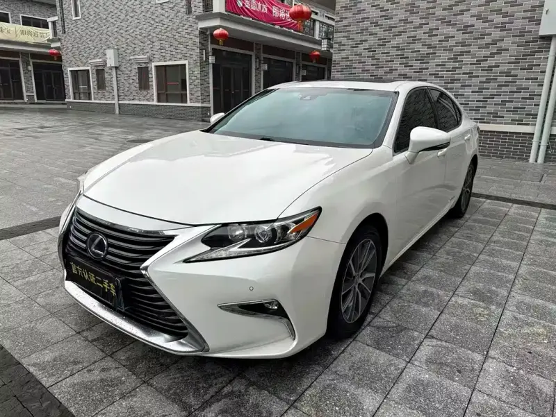 Lexus ES, 2016