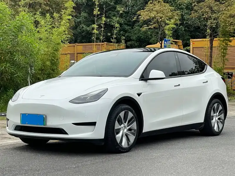 Tesla Model Y, 2022