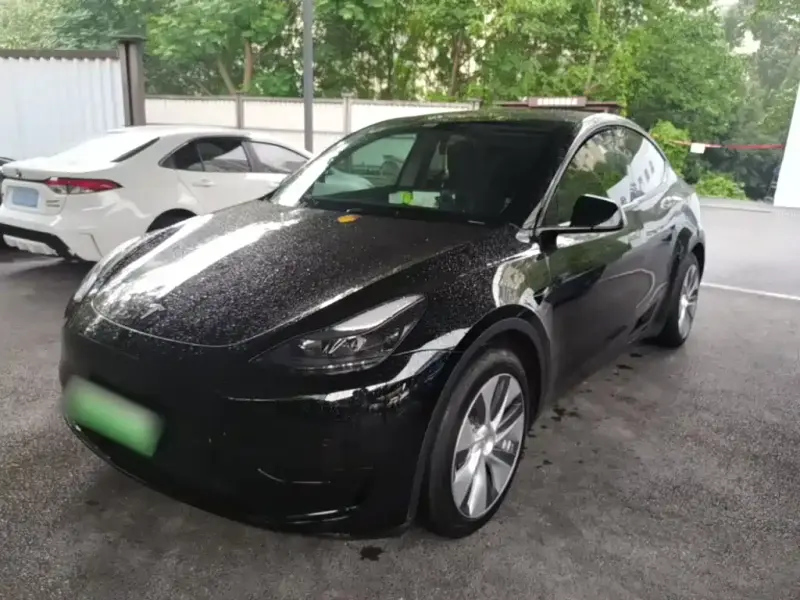 Tesla Model Y, 2024