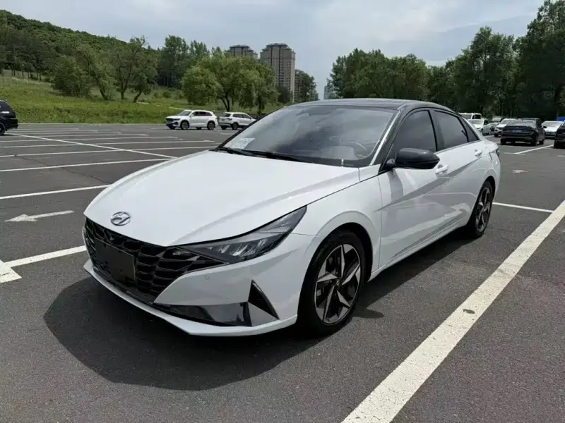 Hyundai Elantra, 2022