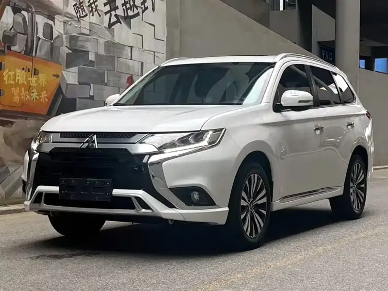 Mitsubishi Outlander, 2022