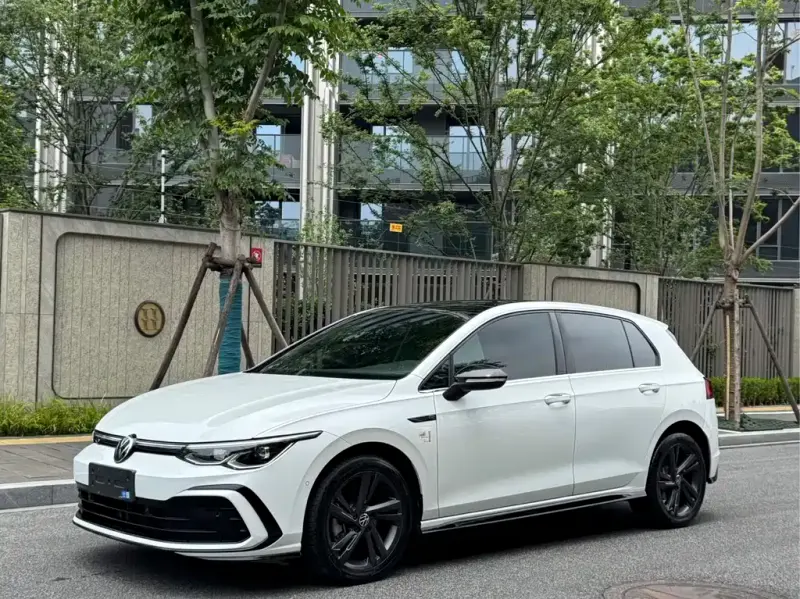 Volkswagen Golf, 2024
