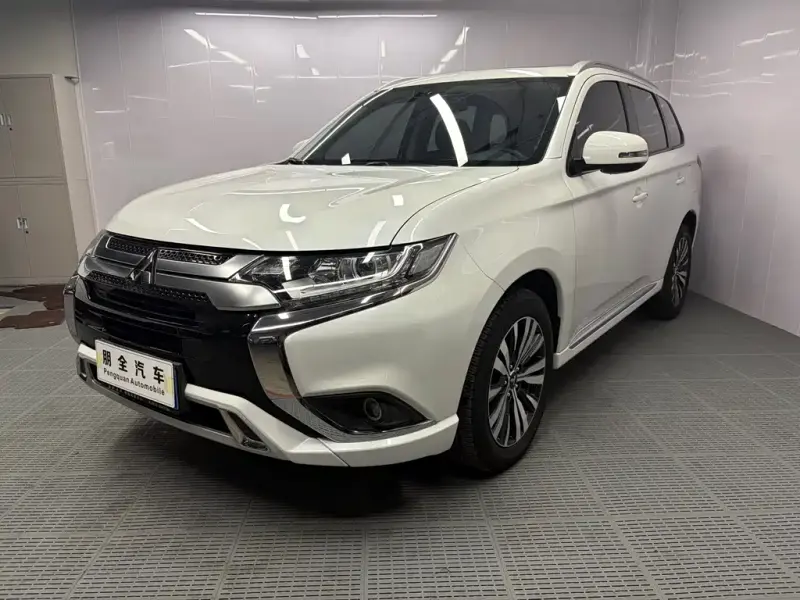 Mitsubishi Outlander, 2022