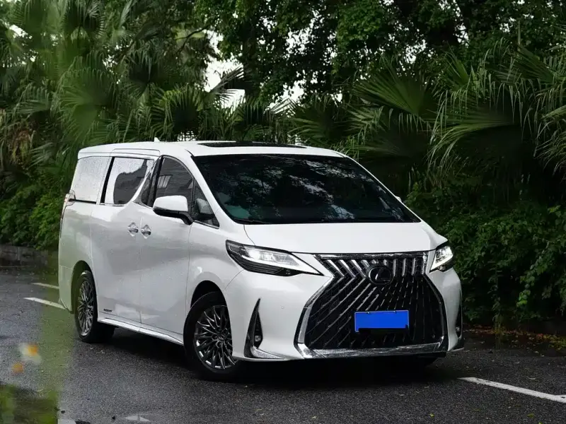 Lexus LM, 2022