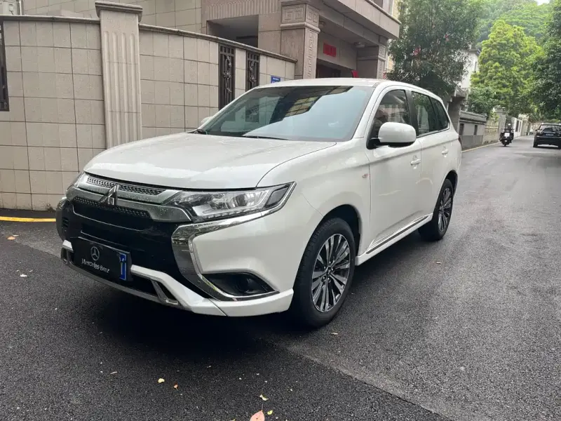 Mitsubishi Outlander, 2023