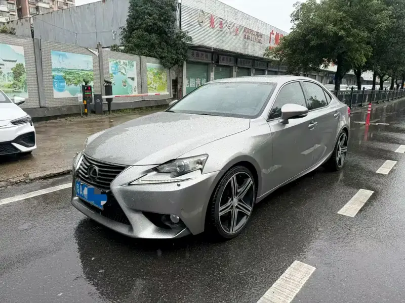 Lexus IS, 2013