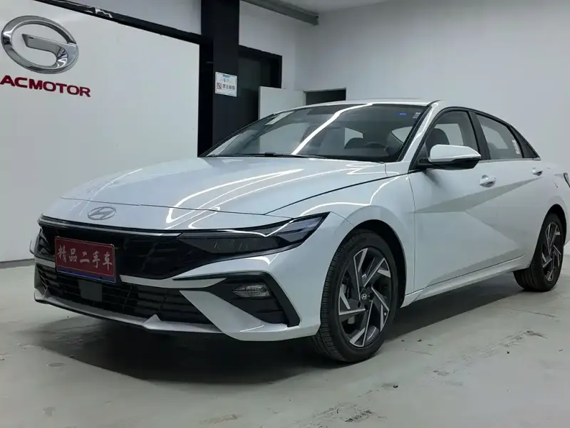 Hyundai Elantra, 2025