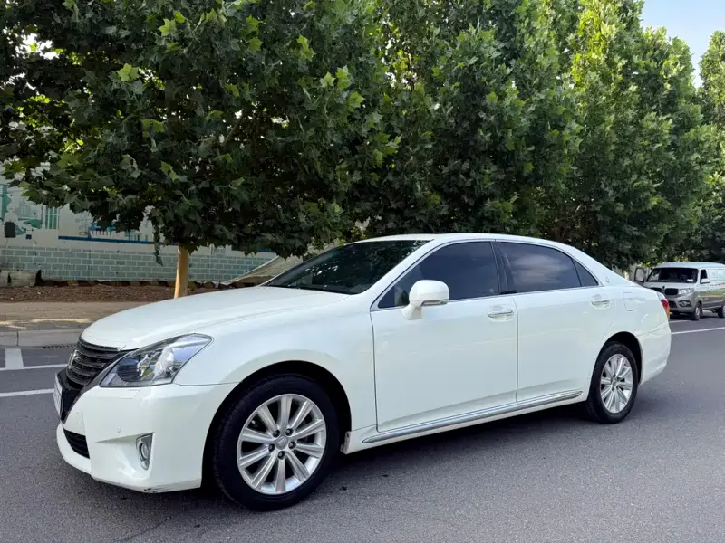 Toyota Crown, 2014
