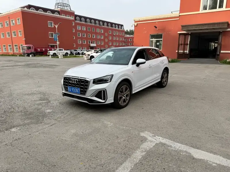 Audi Q2L, 2022