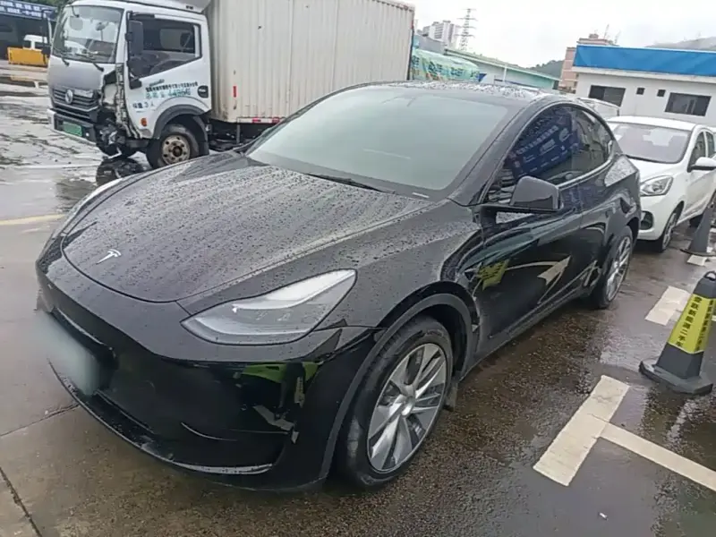 Tesla Model Y, 2023
