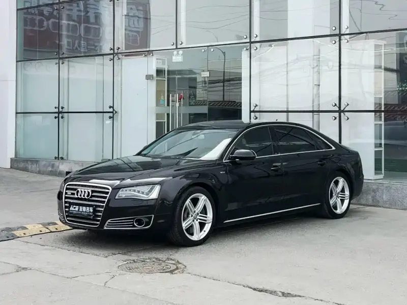Audi A8, 2012