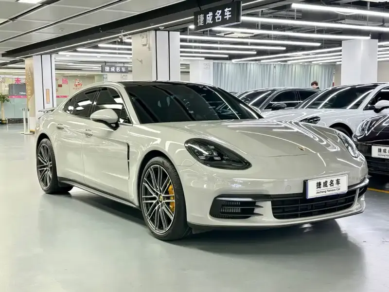 Porsche Panamera, 2019